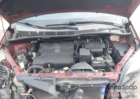 2015 Toyota Sienna Se Premium 8 Passenger z USA, uszkodzony, nr VIN 5TDXK3DC1FS651996